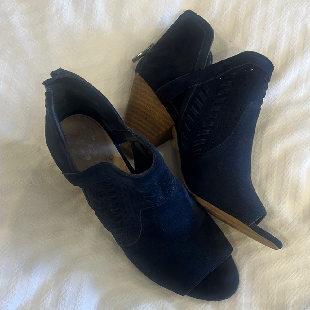 Vince Camino Blue Suede Booties Sz 9